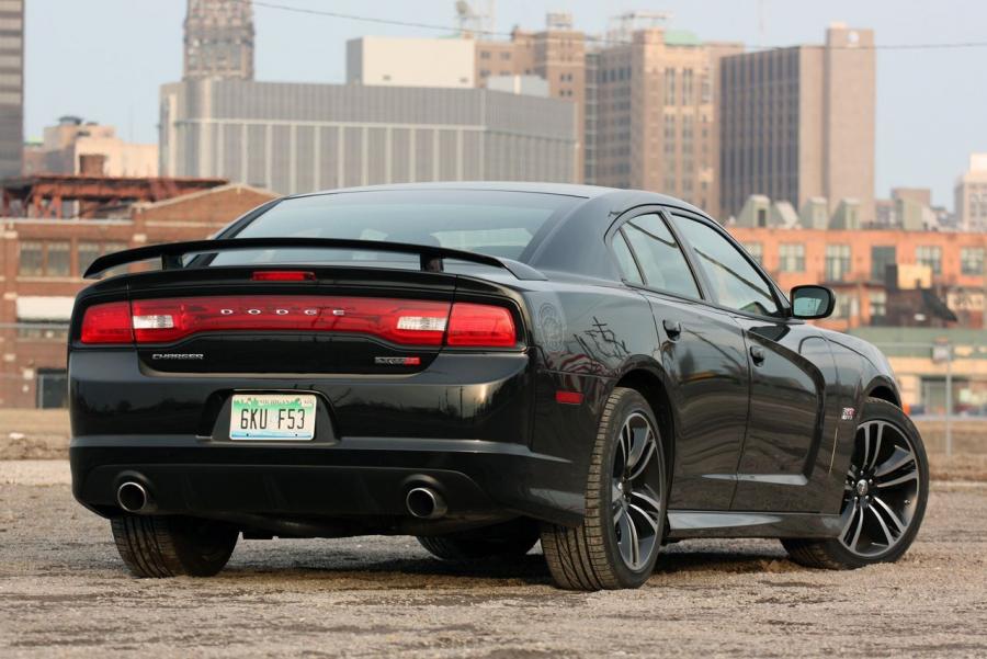 Dodge Charger SRT8 Super Bee 2013 года  (фото 8 из 30)
